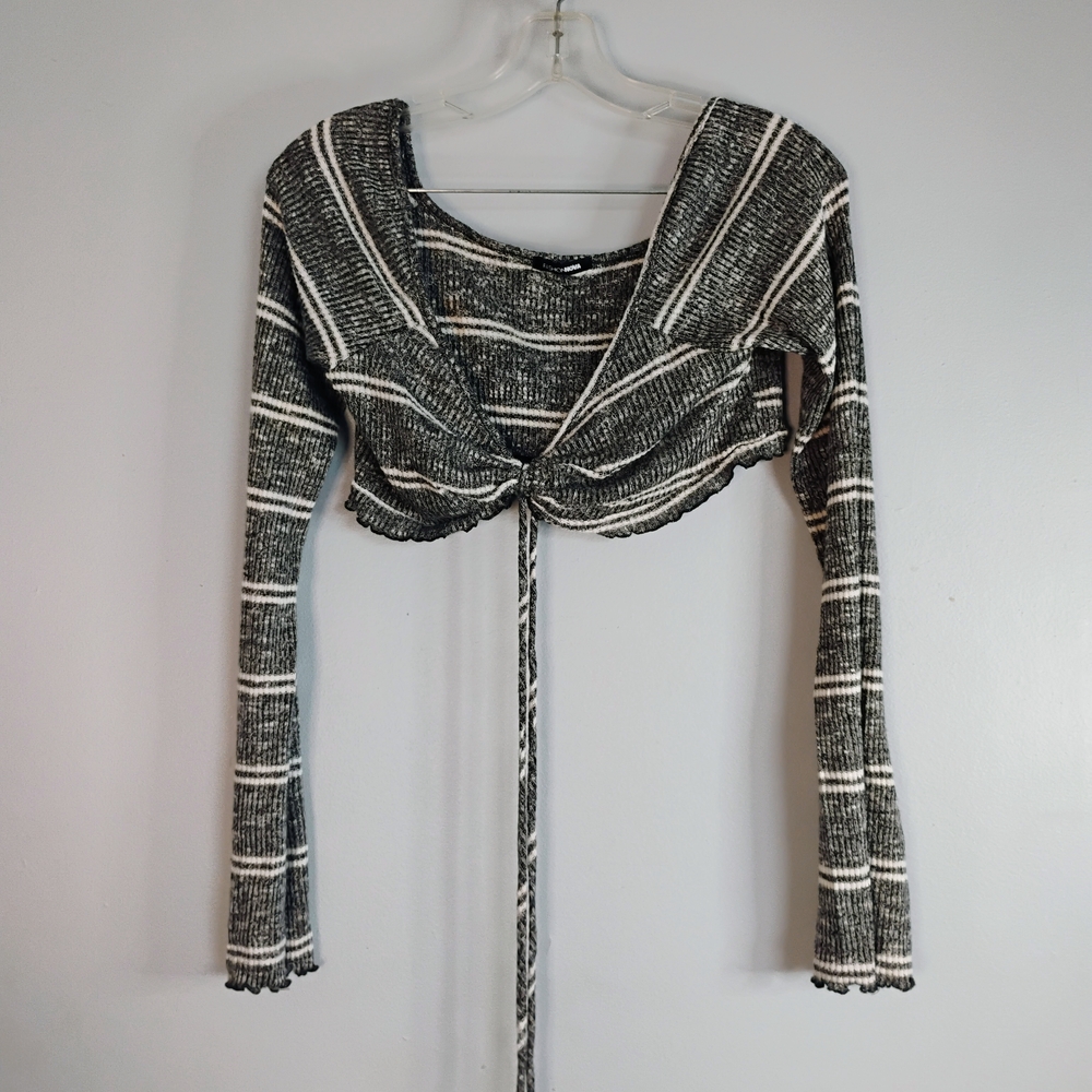 Fashion Nova Gray White Striped Tie Front Long Sleeve Crop Top Size L- Festival
